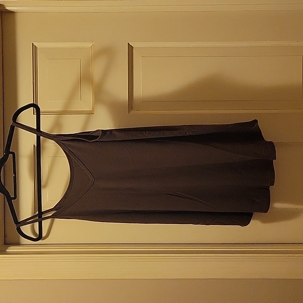 Either way V or scoop neck